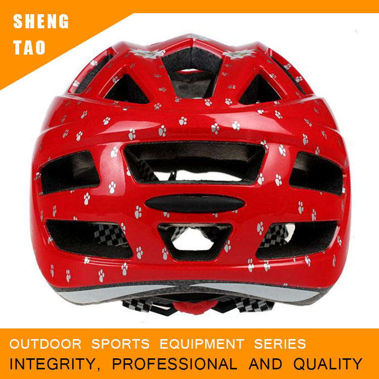 लोगो के साथ साइकिल हेलमेट